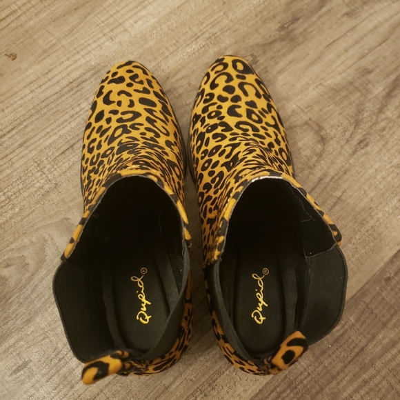 Sochi-217 Camel Black Leopard Chelsea Booties - Picture 6 of 7